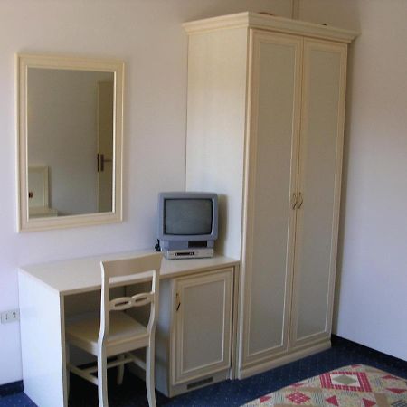 Hotel Rosalpina Riva del Garda Buitenkant foto
