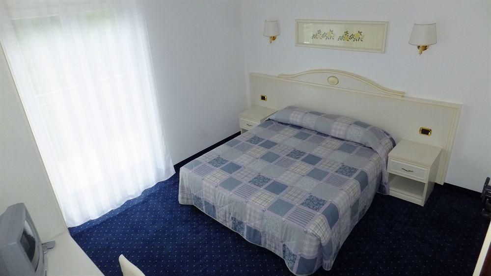 Hotel Rosalpina Riva del Garda Buitenkant foto