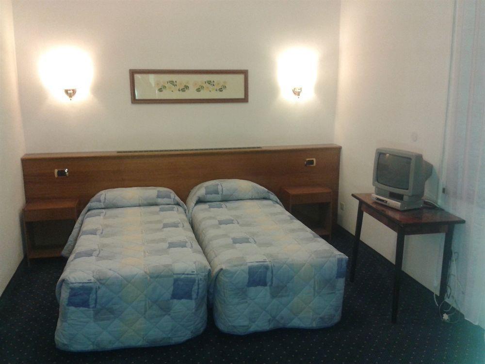 Hotel Rosalpina Riva del Garda Buitenkant foto