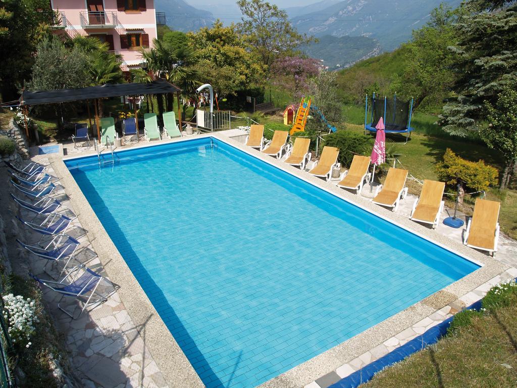 Hotel Rosalpina Riva del Garda Buitenkant foto