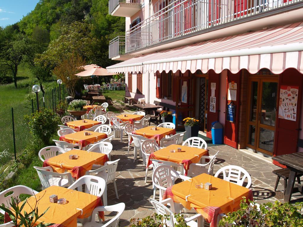 Hotel Rosalpina Riva del Garda Buitenkant foto