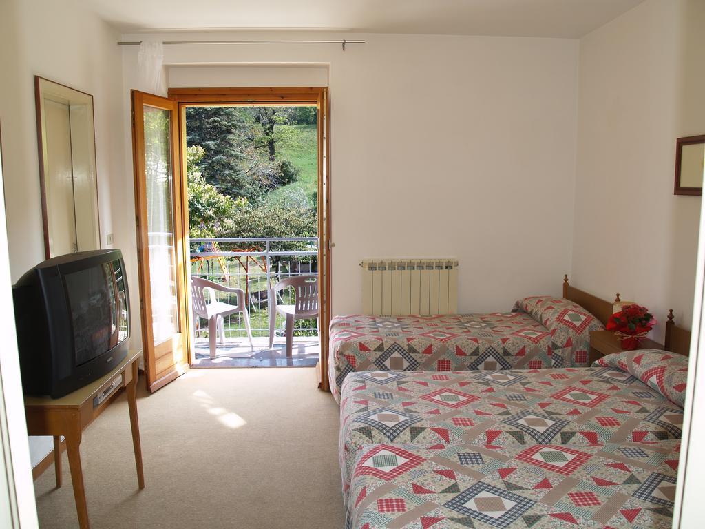 Hotel Rosalpina Riva del Garda Buitenkant foto