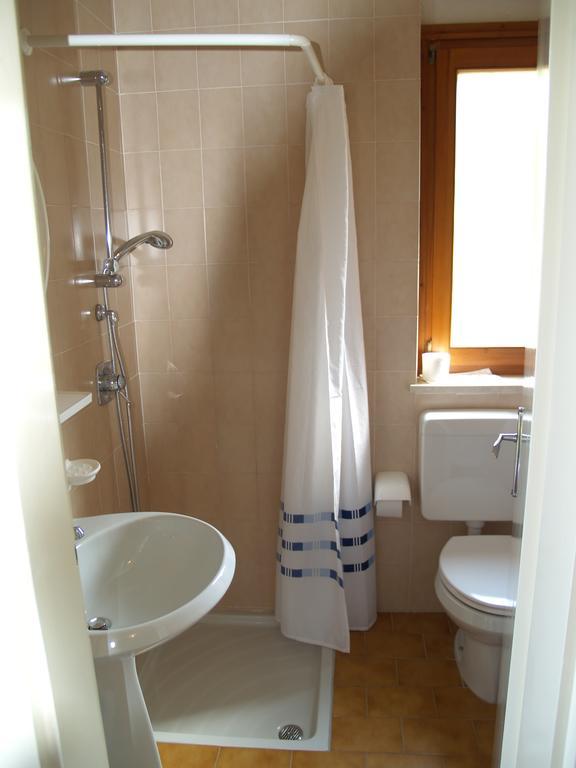 Hotel Rosalpina Riva del Garda Buitenkant foto