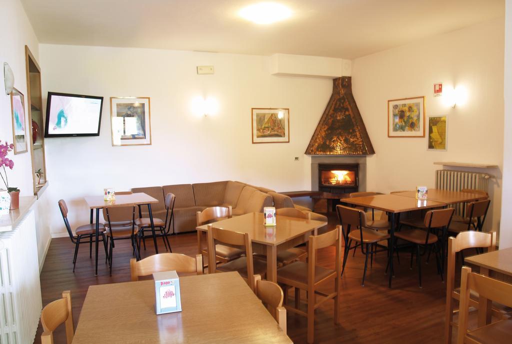 Hotel Rosalpina Riva del Garda Buitenkant foto