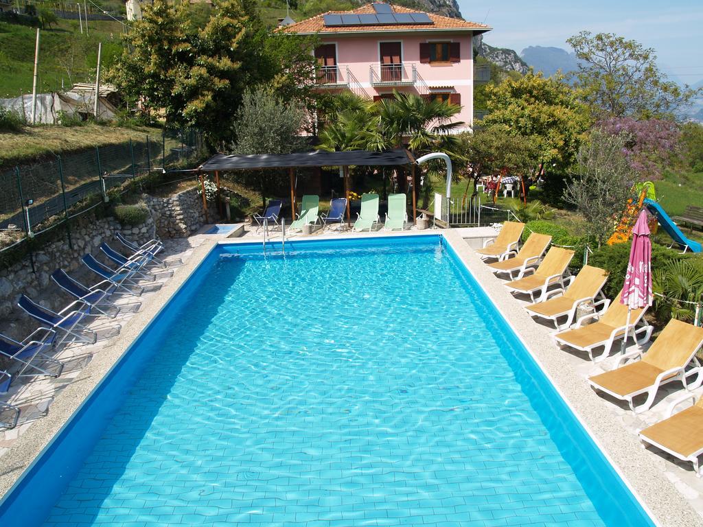 Hotel Rosalpina Riva del Garda Buitenkant foto
