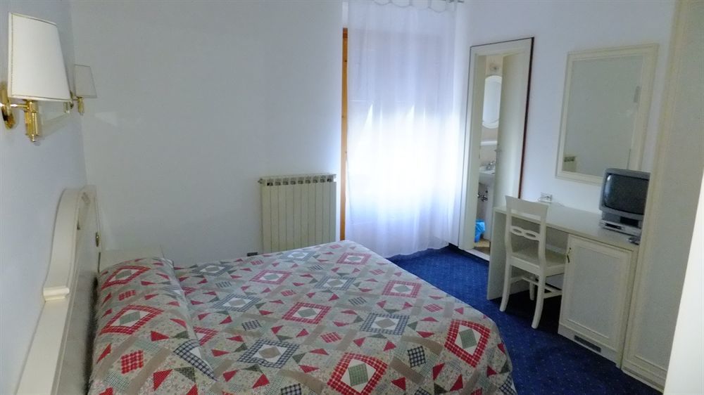 Hotel Rosalpina Riva del Garda Buitenkant foto