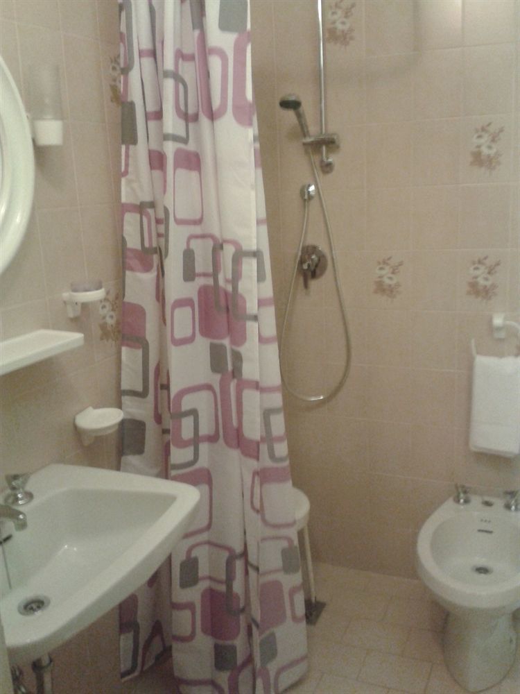 Hotel Rosalpina Riva del Garda Buitenkant foto