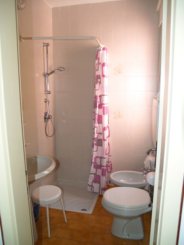 Hotel Rosalpina Riva del Garda Buitenkant foto