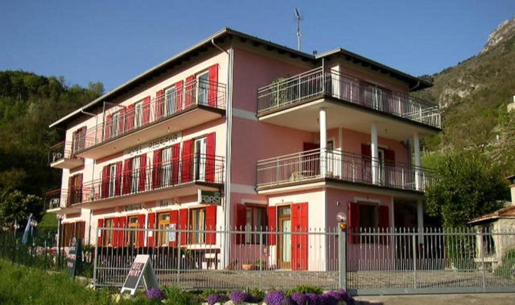 Hotel Rosalpina Riva del Garda Buitenkant foto